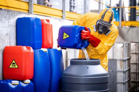 Chemical Waste Storage Regulations Guide for Building Safer Handling Practices
