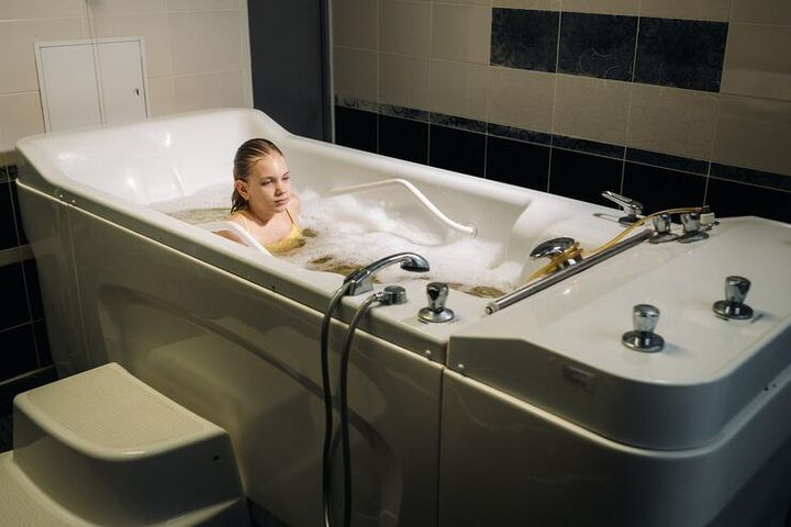 Walk In Tub Options Guide for Choosing Safe and Comfortable Bathing Solutions